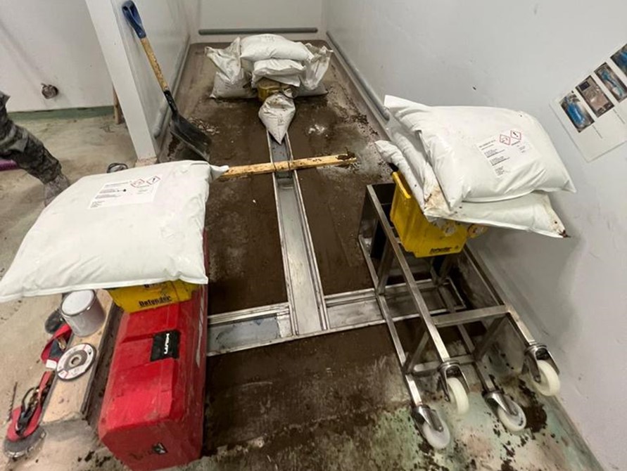Resin flooring preparation, resin flooring installation